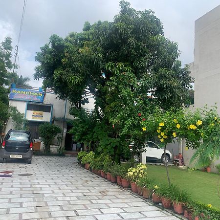 Hotel Kanchan Дехрадун Экстерьер фото