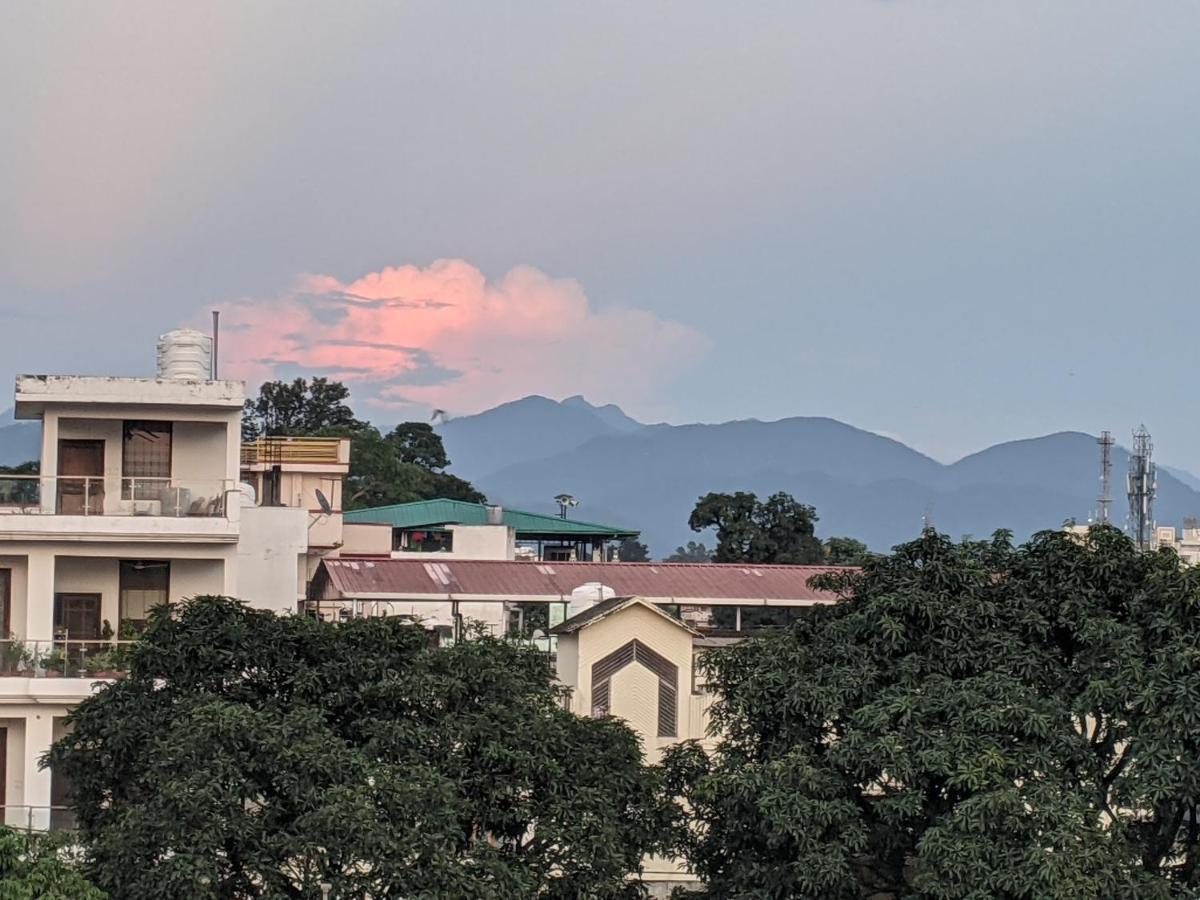 Hotel Kanchan Дехрадун Экстерьер фото